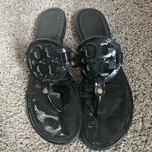TORY BURCH black size 10 patent miller sandals